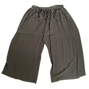 Loose fit mid calf pants